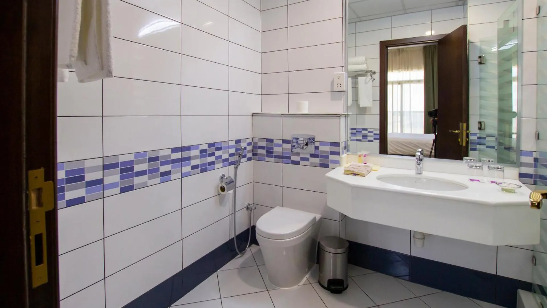 Time Express Hotel Al Khan Szardża